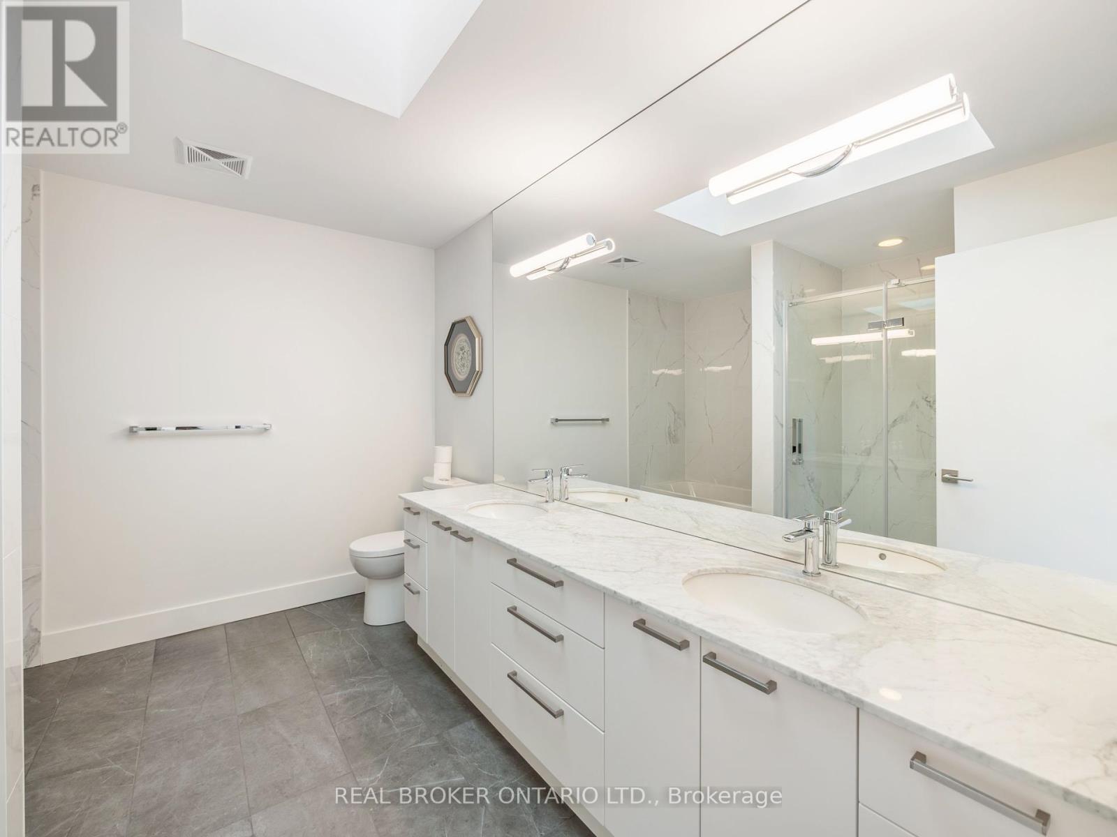 88 South Kingsway Way, Toronto, Ontario  M6S 3T3 - Photo 16 - W12293917