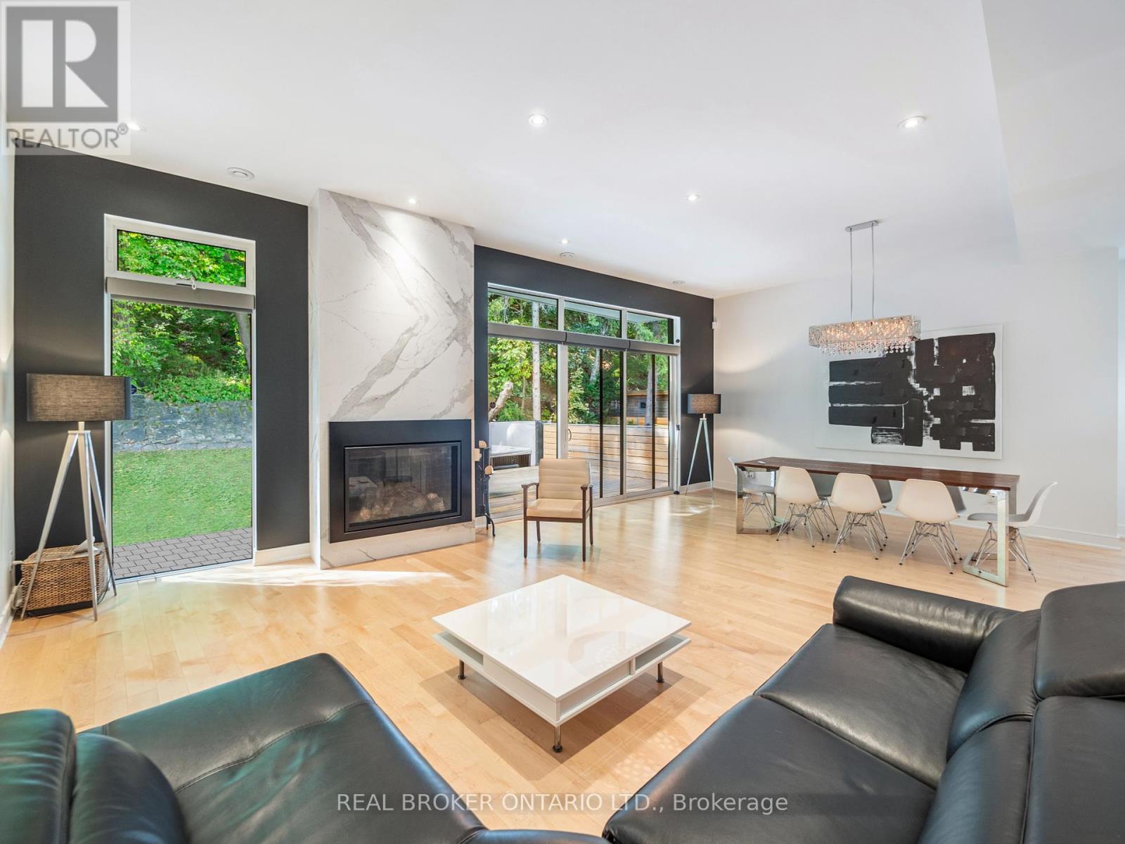 88 South Kingsway Way, Toronto, Ontario  M6S 3T3 - Photo 2 - W12293917