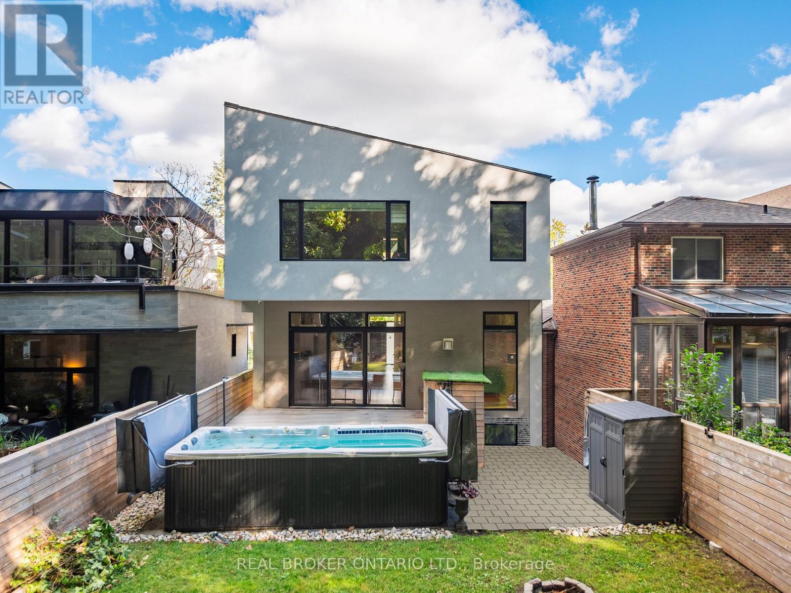 88 South Kingsway Way, Toronto, Ontario  M6S 3T3 - Photo 19 - W12293917