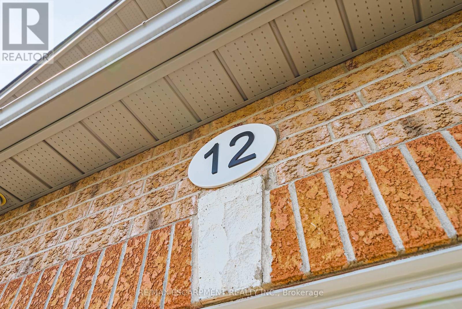 12 Summerfield Crescent, Brampton, Ontario  L6X 4L3 - Photo 4 - W12393924