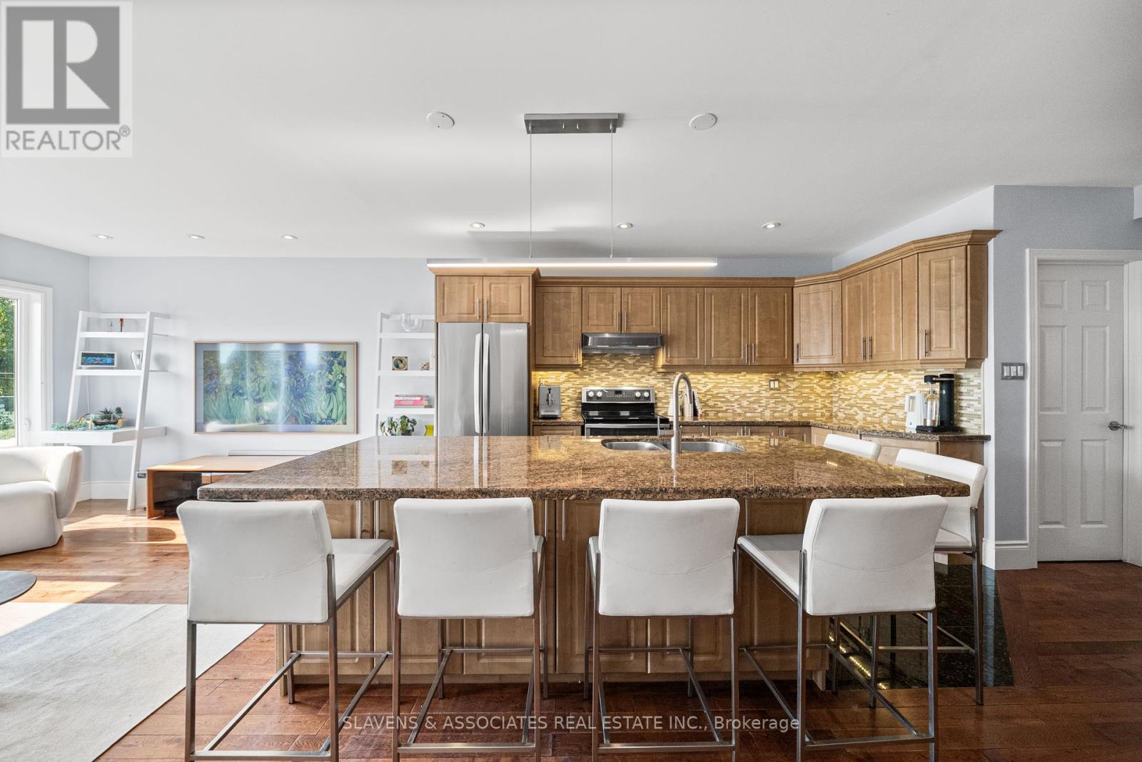 102 Gilbert Avenue, Toronto, Ontario  M6E 4W1 - Photo 14 - W12393947
