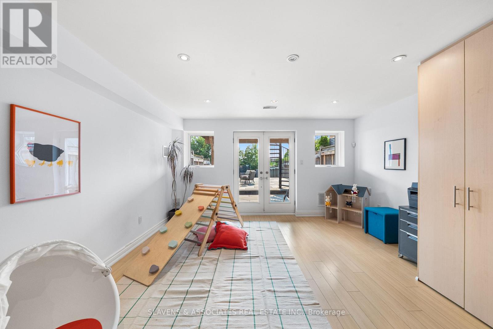 102 Gilbert Avenue, Toronto, Ontario  M6E 4W1 - Photo 34 - W12393947