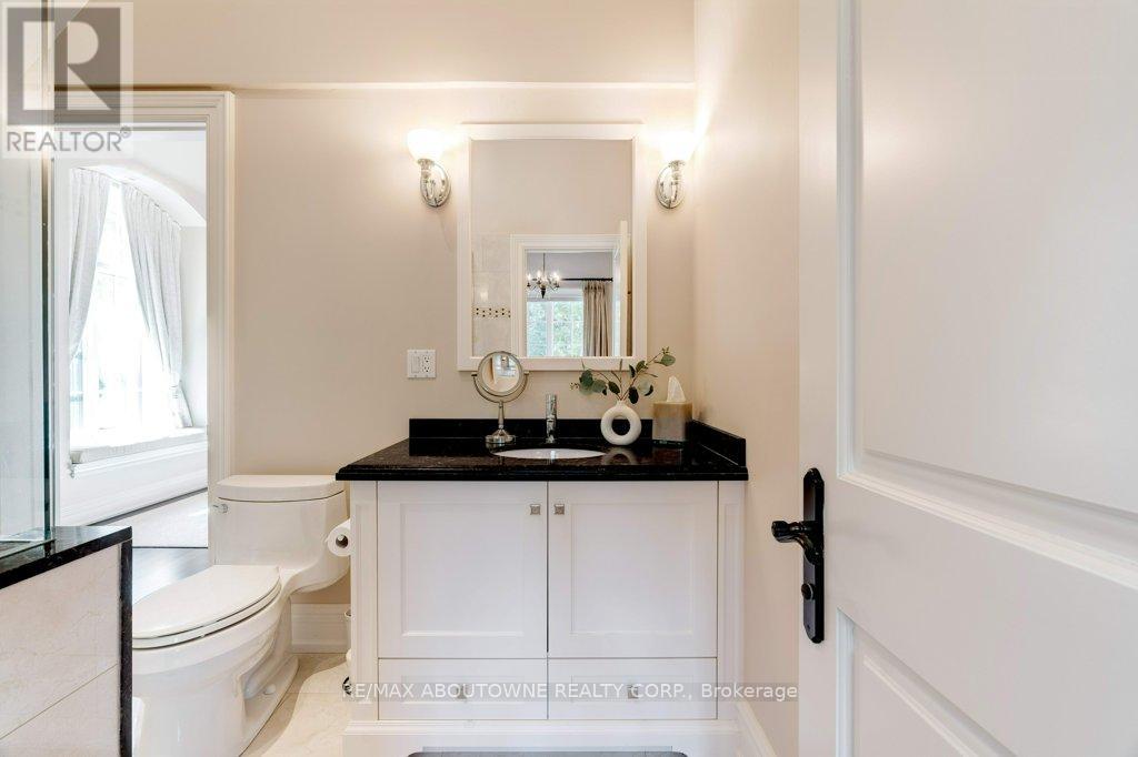 1237 Donlea Crescent, Oakville, Ontario  L6J 1V8 - Photo 23 - W12394022