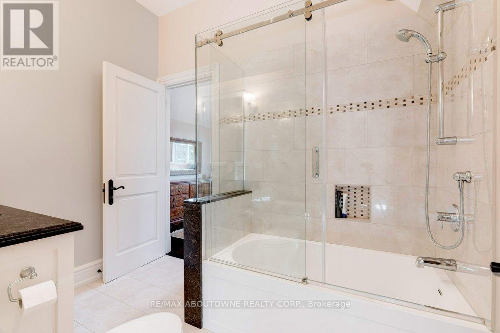 1237 Donlea Crescent, Oakville, Ontario  L6J 1V8 - Photo 24 - W12394022