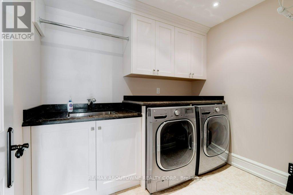 1237 Donlea Crescent, Oakville, Ontario  L6J 1V8 - Photo 27 - W12394022
