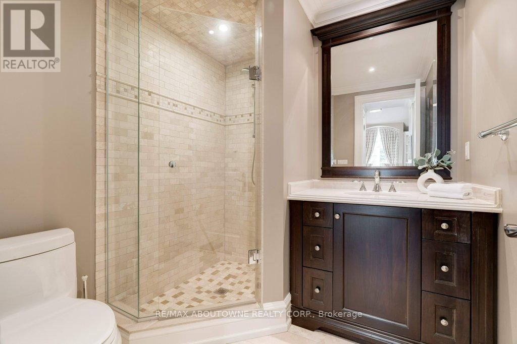 1237 Donlea Crescent, Oakville, Ontario  L6J 1V8 - Photo 30 - W12394022