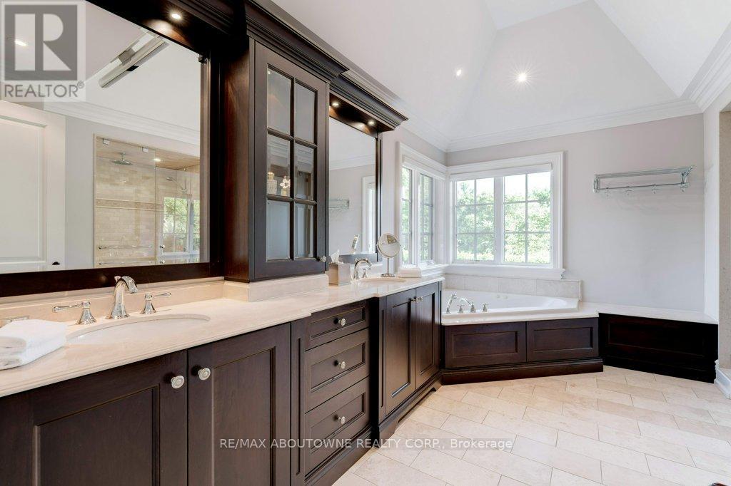 1237 Donlea Crescent, Oakville, Ontario  L6J 1V8 - Photo 33 - W12394022