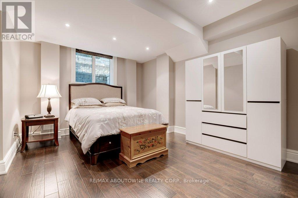 1237 Donlea Crescent, Oakville, Ontario  L6J 1V8 - Photo 38 - W12394022