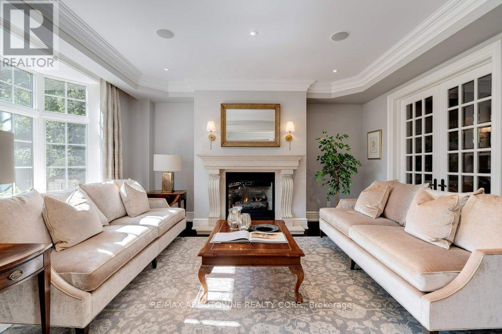 1237 Donlea Crescent, Oakville, Ontario  L6J 1V8 - Photo 7 - W12394022