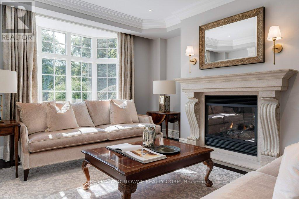 1237 Donlea Crescent, Oakville, Ontario  L6J 1V8 - Photo 8 - W12394022