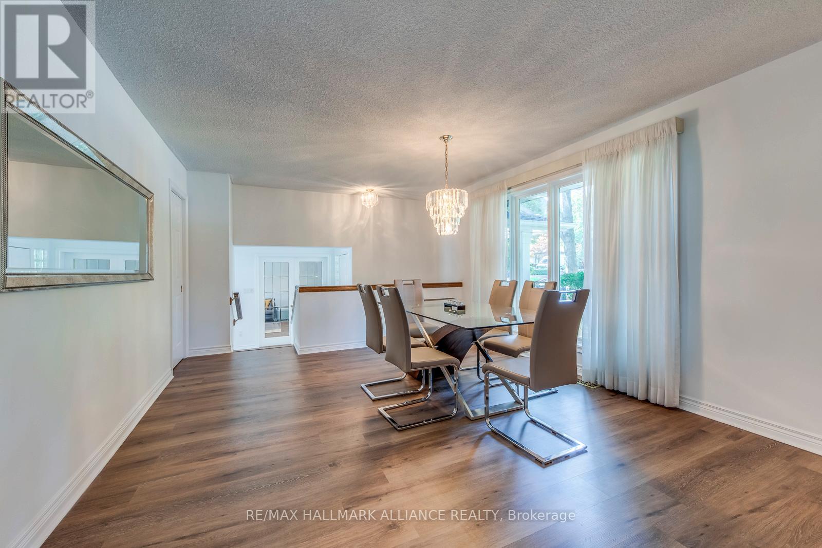 157 Trelawn Avenue, Oakville, Ontario  L6J 4R3 - Photo 10 - W12394032