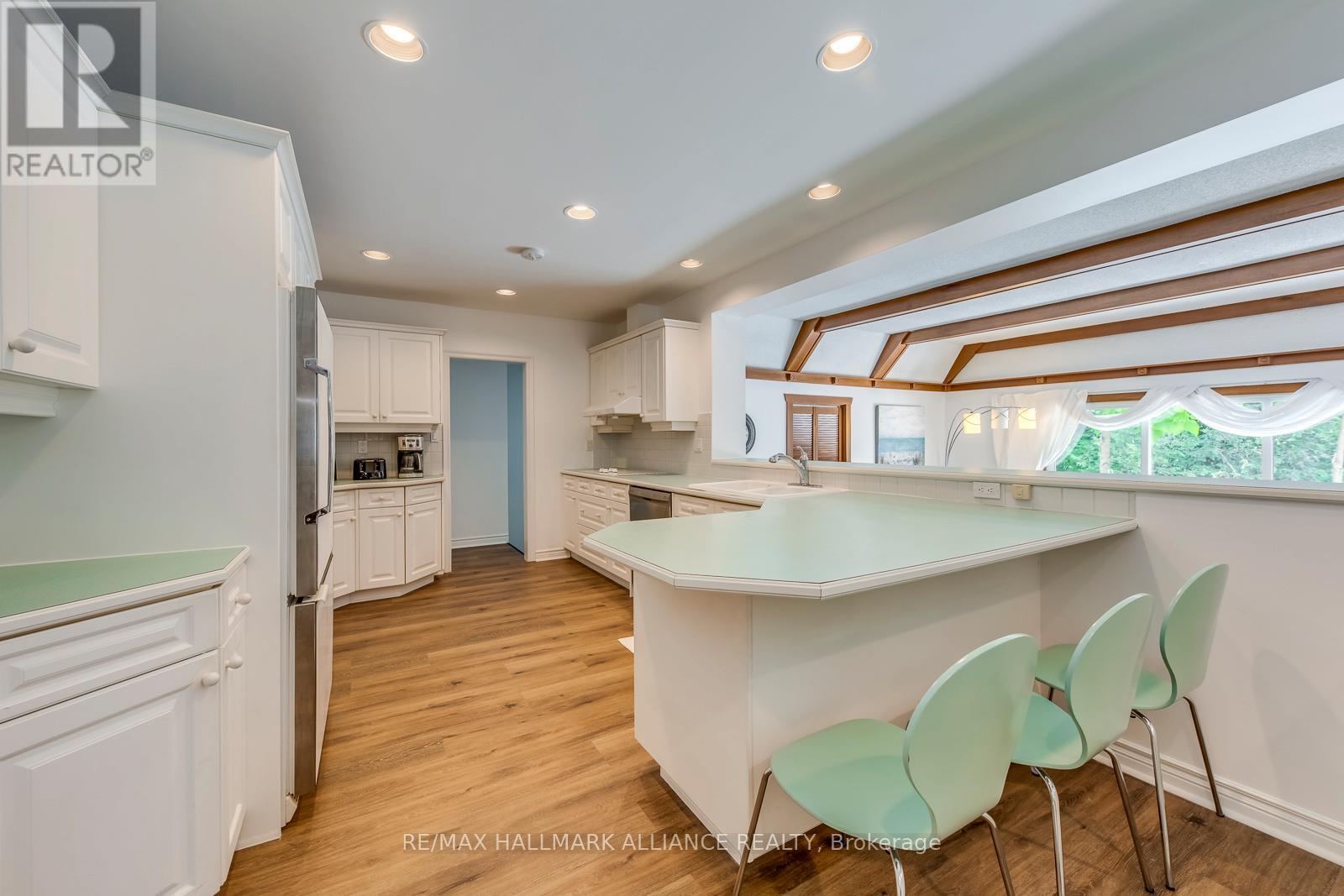 157 Trelawn Avenue, Oakville, Ontario  L6J 4R3 - Photo 17 - W12394032