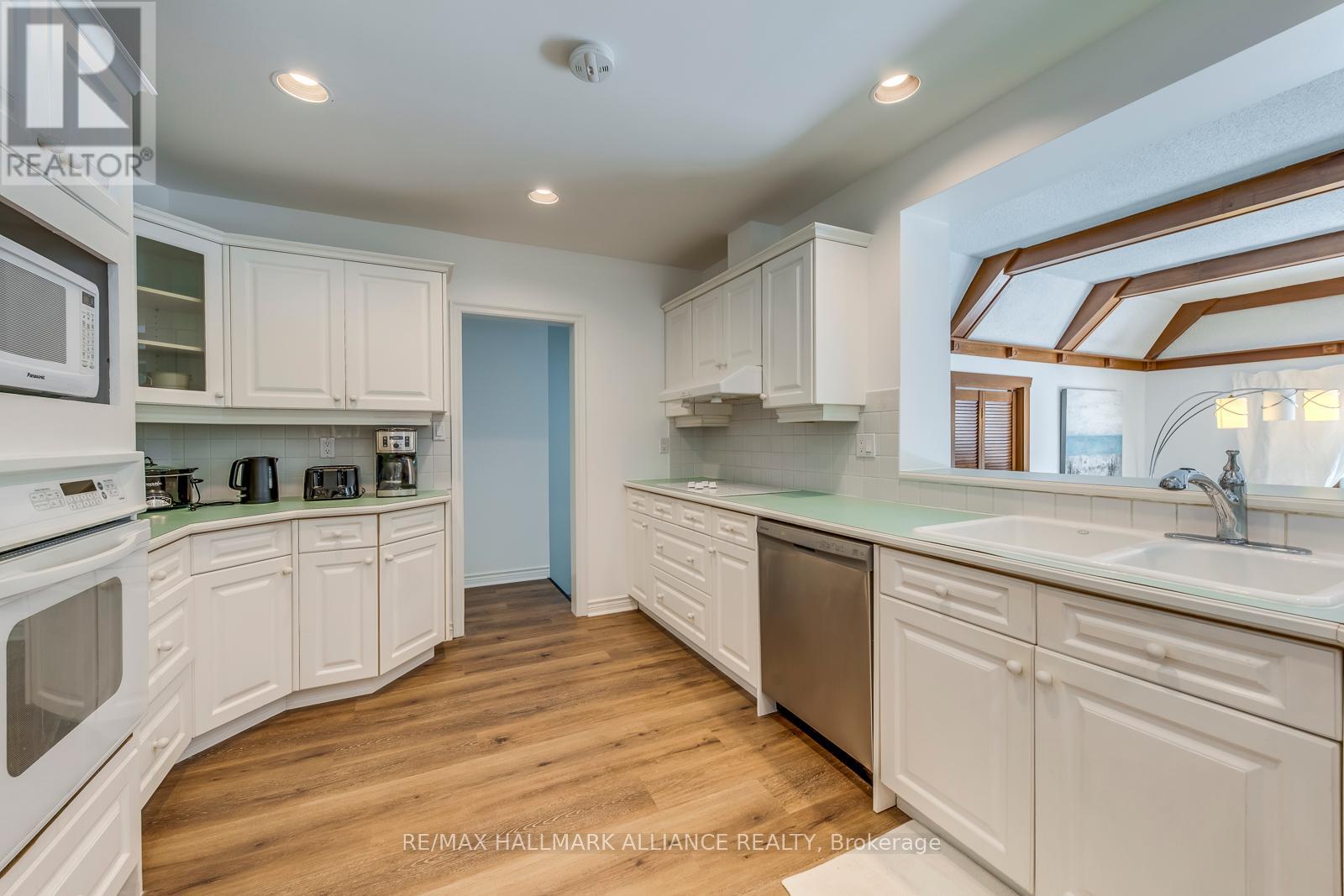157 Trelawn Avenue, Oakville, Ontario  L6J 4R3 - Photo 18 - W12394032