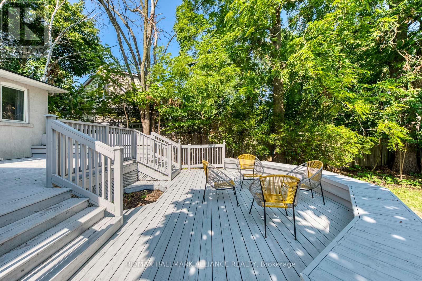 157 Trelawn Avenue, Oakville, Ontario  L6J 4R3 - Photo 2 - W12394032