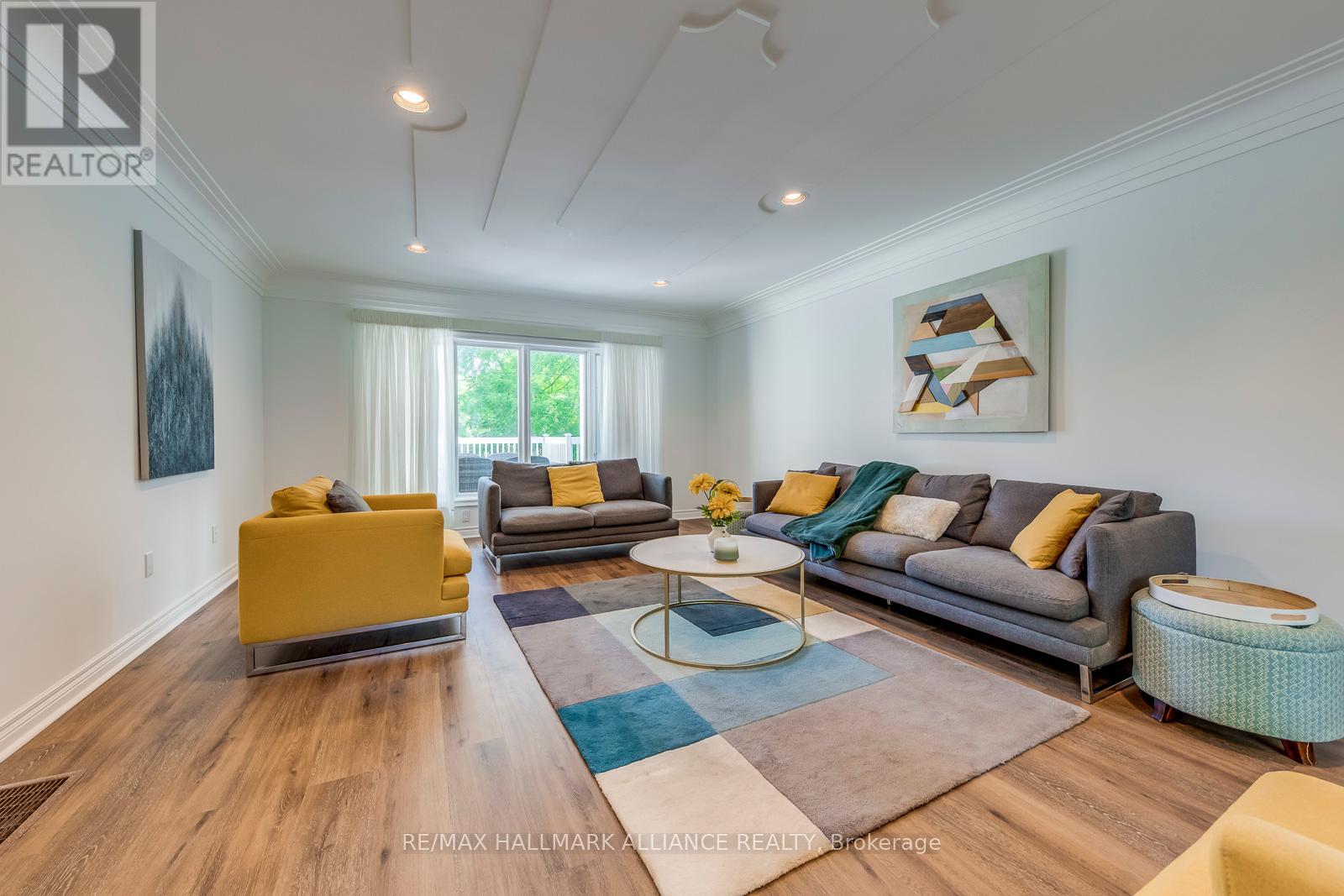157 Trelawn Avenue, Oakville, Ontario  L6J 4R3 - Photo 3 - W12394032