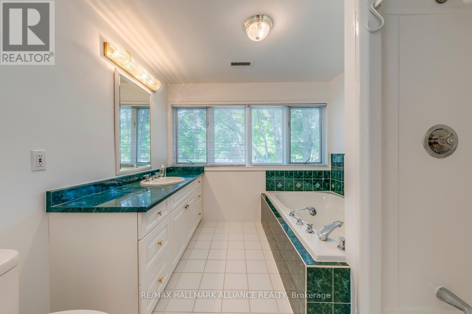 157 Trelawn Avenue, Oakville, Ontario  L6J 4R3 - Photo 36 - W12394032