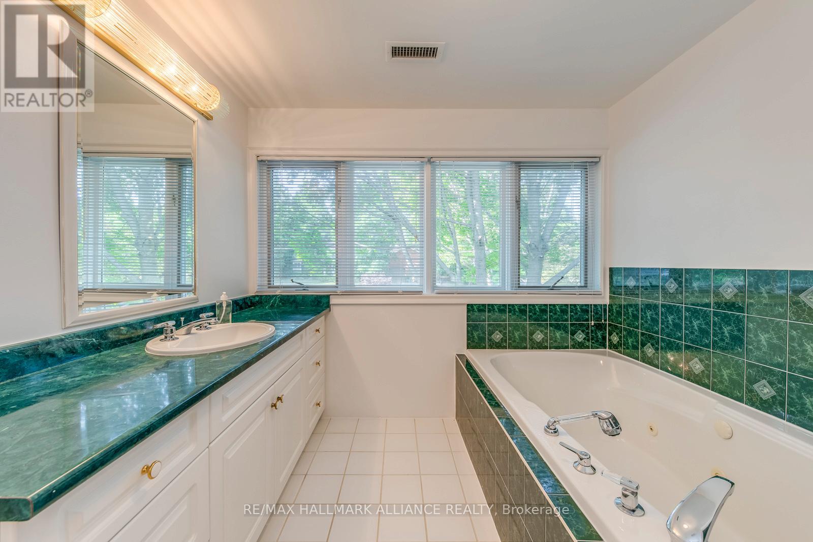 157 Trelawn Avenue, Oakville, Ontario  L6J 4R3 - Photo 37 - W12394032