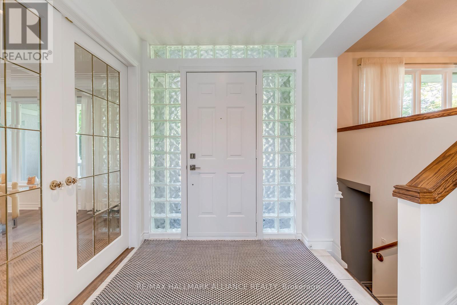 157 Trelawn Avenue, Oakville, Ontario  L6J 4R3 - Photo 8 - W12394032