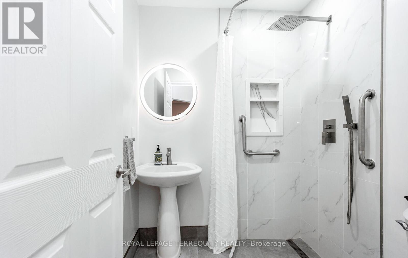 4762 Allegheny Road, Mississauga (Hurontario), Ontario  L5R 0A6 - Photo 17 - W12394048