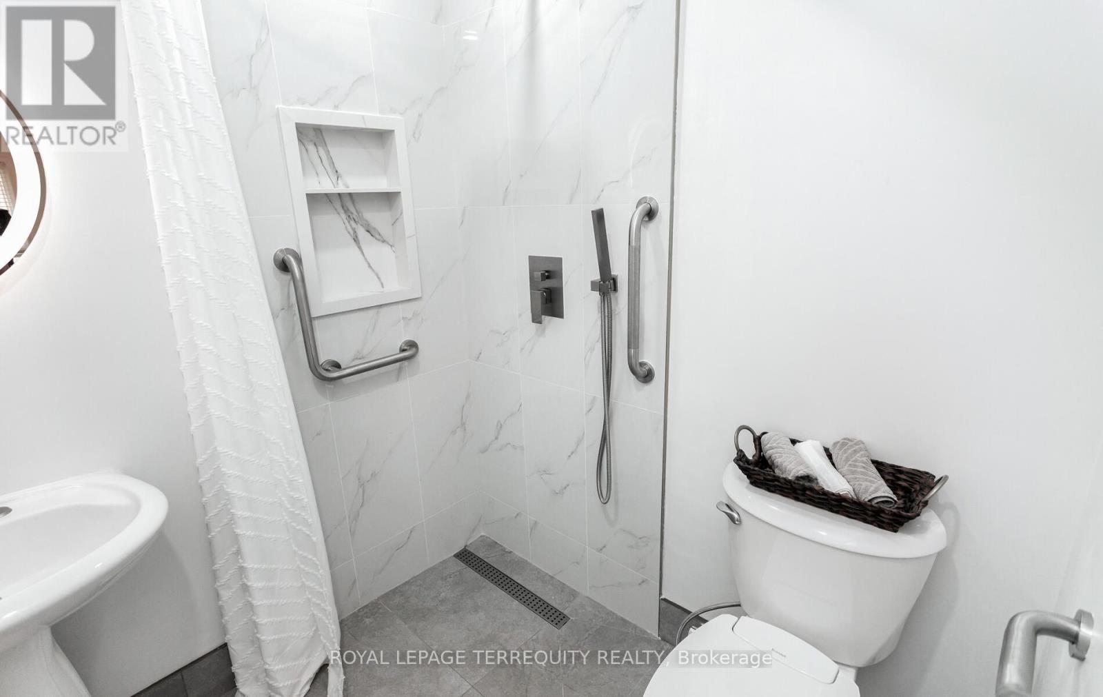 4762 Allegheny Road, Mississauga (Hurontario), Ontario  L5R 0A6 - Photo 18 - W12394048