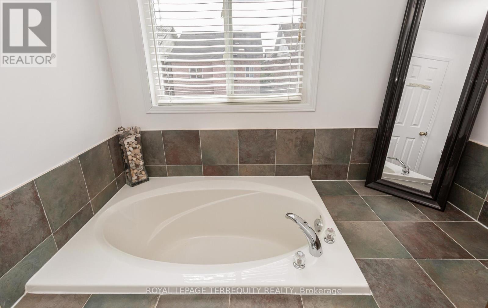 4762 Allegheny Road, Mississauga (Hurontario), Ontario  L5R 0A6 - Photo 27 - W12394048