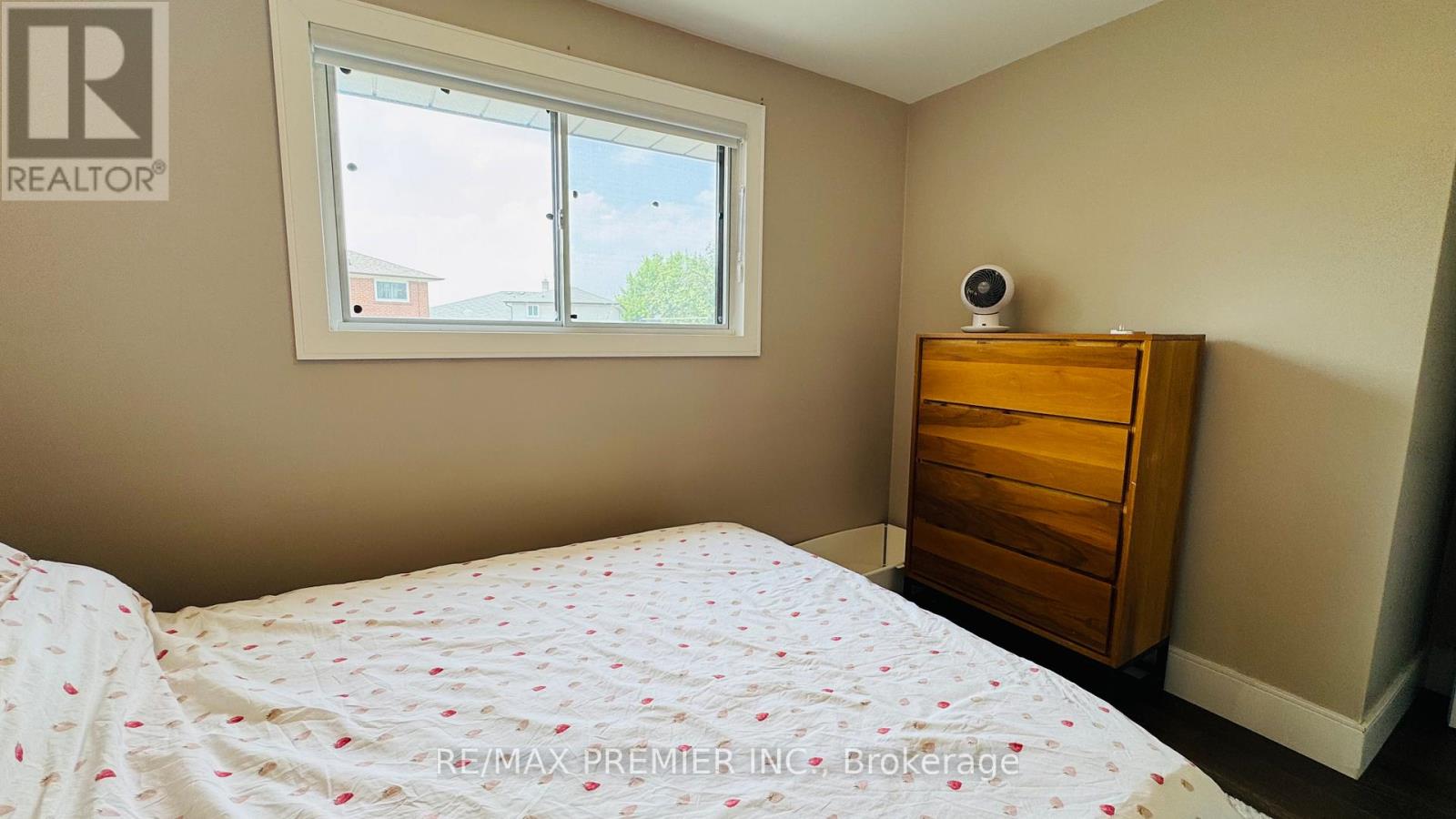 102 Northover Street, Toronto (Glenfield-Jane Heights), Ontario  M3L 1W7 - Photo 13 - W12394092
