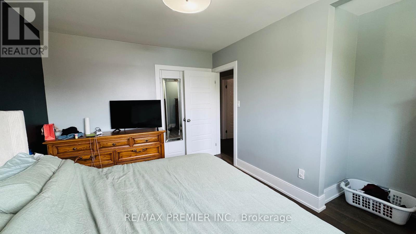 102 Northover Street, Toronto (Glenfield-Jane Heights), Ontario  M3L 1W7 - Photo 8 - W12394092