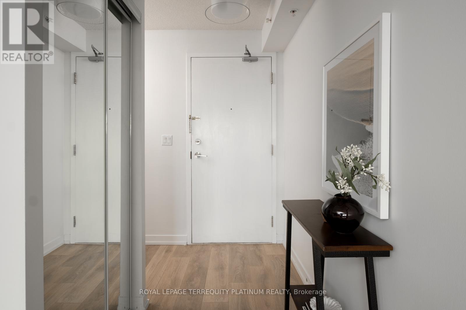 1407 - 1420 Dupont Street, Toronto (Dovercourt-Wallace Emerson-Junction), Ontario  M6H 0C2 - Photo 2 - W12394129