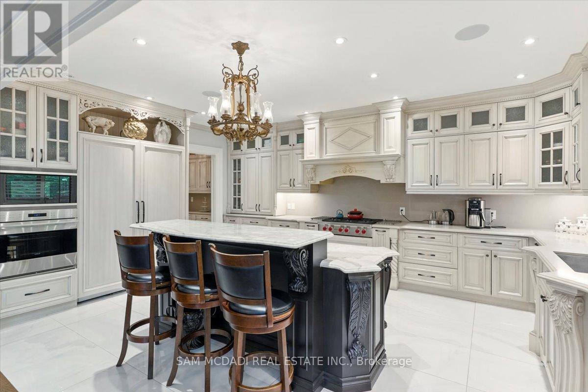 883 Parkland Avenue, Mississauga, Ontario  L5H 3G6 - Photo 14 - W12394131