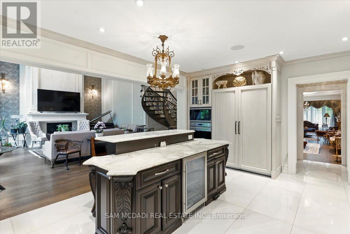 883 Parkland Avenue, Mississauga, Ontario  L5H 3G6 - Photo 18 - W12394131