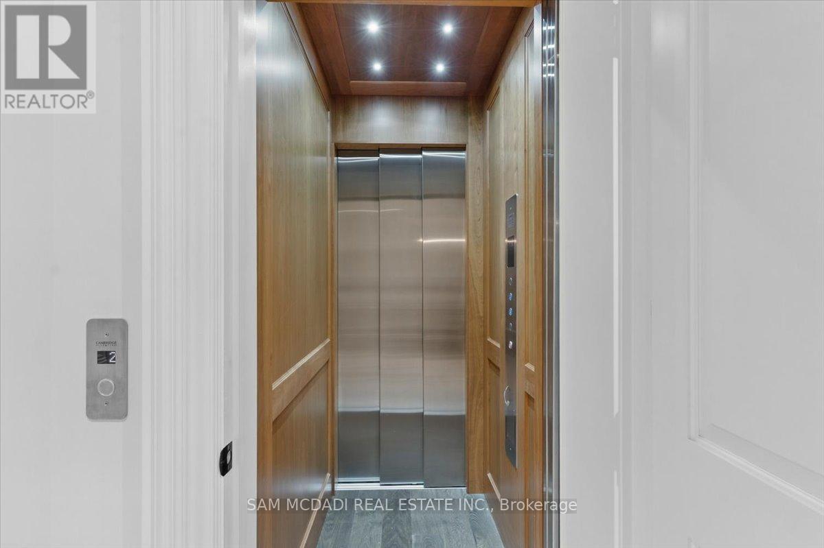 883 Parkland Avenue, Mississauga, Ontario  L5H 3G6 - Photo 20 - W12394131