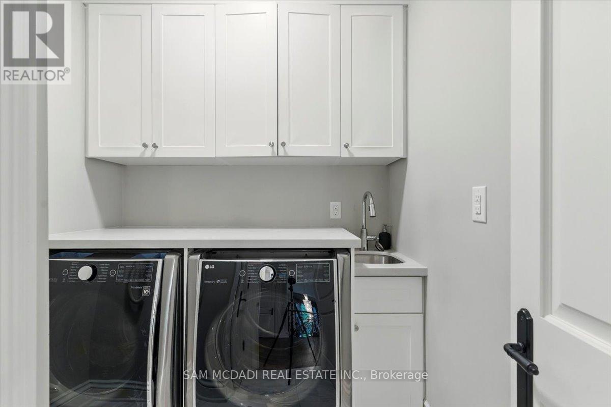 883 Parkland Avenue, Mississauga, Ontario  L5H 3G6 - Photo 33 - W12394131