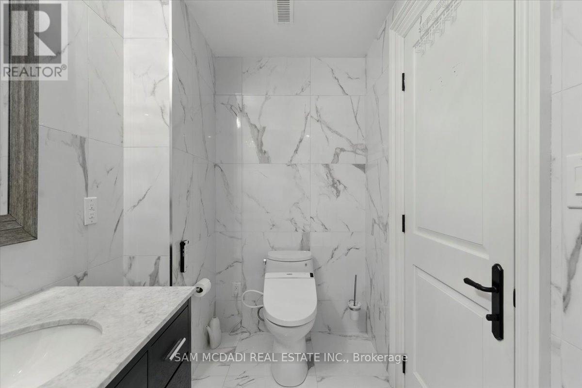 883 Parkland Avenue, Mississauga, Ontario  L5H 3G6 - Photo 44 - W12394131