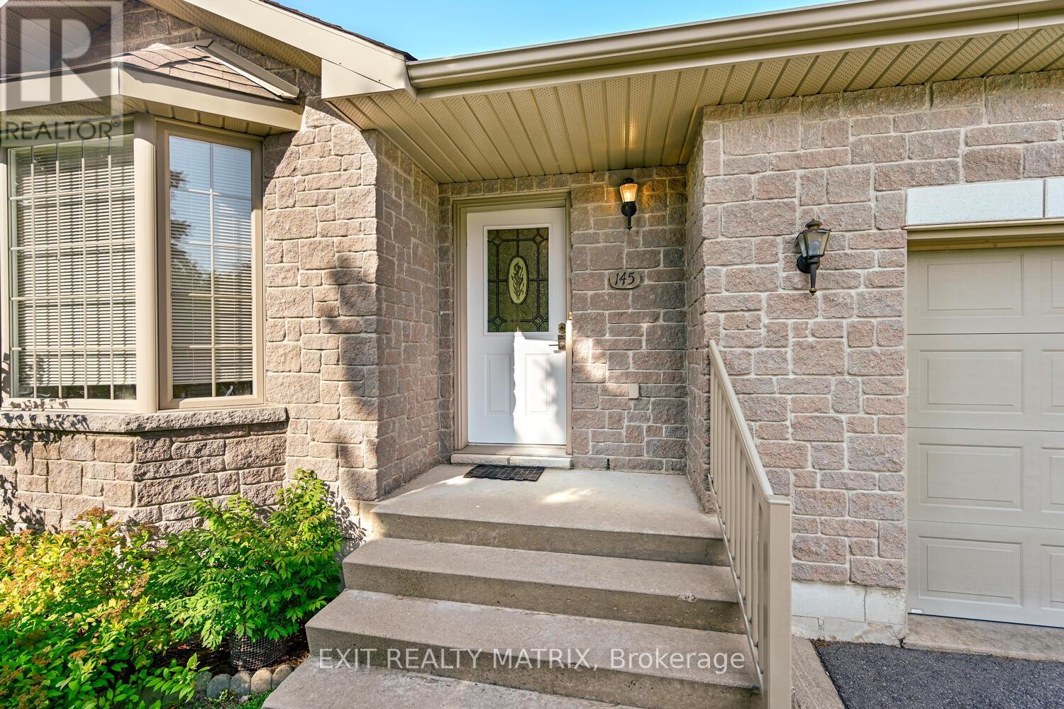 145 Garfield Street S, Gananoque, Ontario  K7G 3G2 - Photo 2 - X12388553