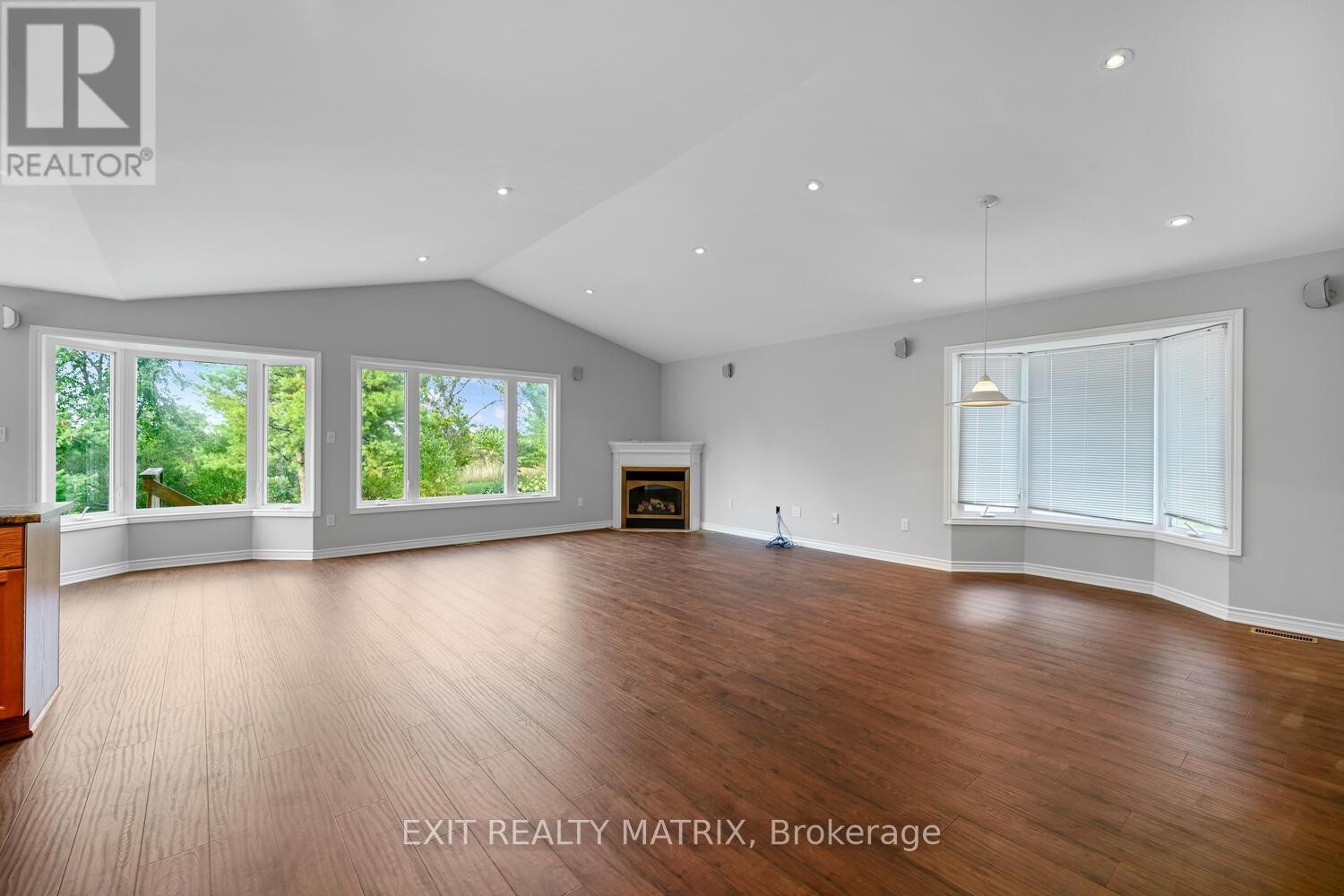 145 Garfield Street S, Gananoque, Ontario  K7G 3G2 - Photo 3 - X12388553