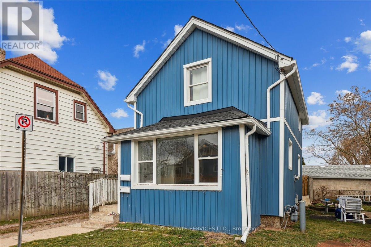 19 Seneca Street, St. Catharines (E. Chester), Ontario  L2R 2V1 - Photo 1 - X12393928