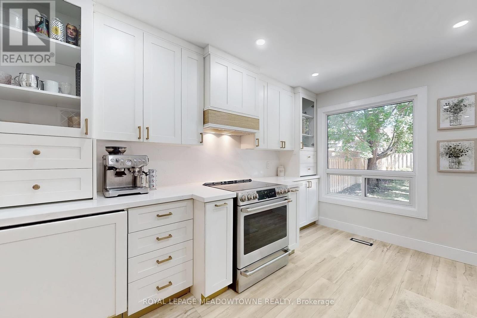 365 Celtic Drive, Hamilton, Ontario  L8E 4N1 - Photo 17 - X12393929
