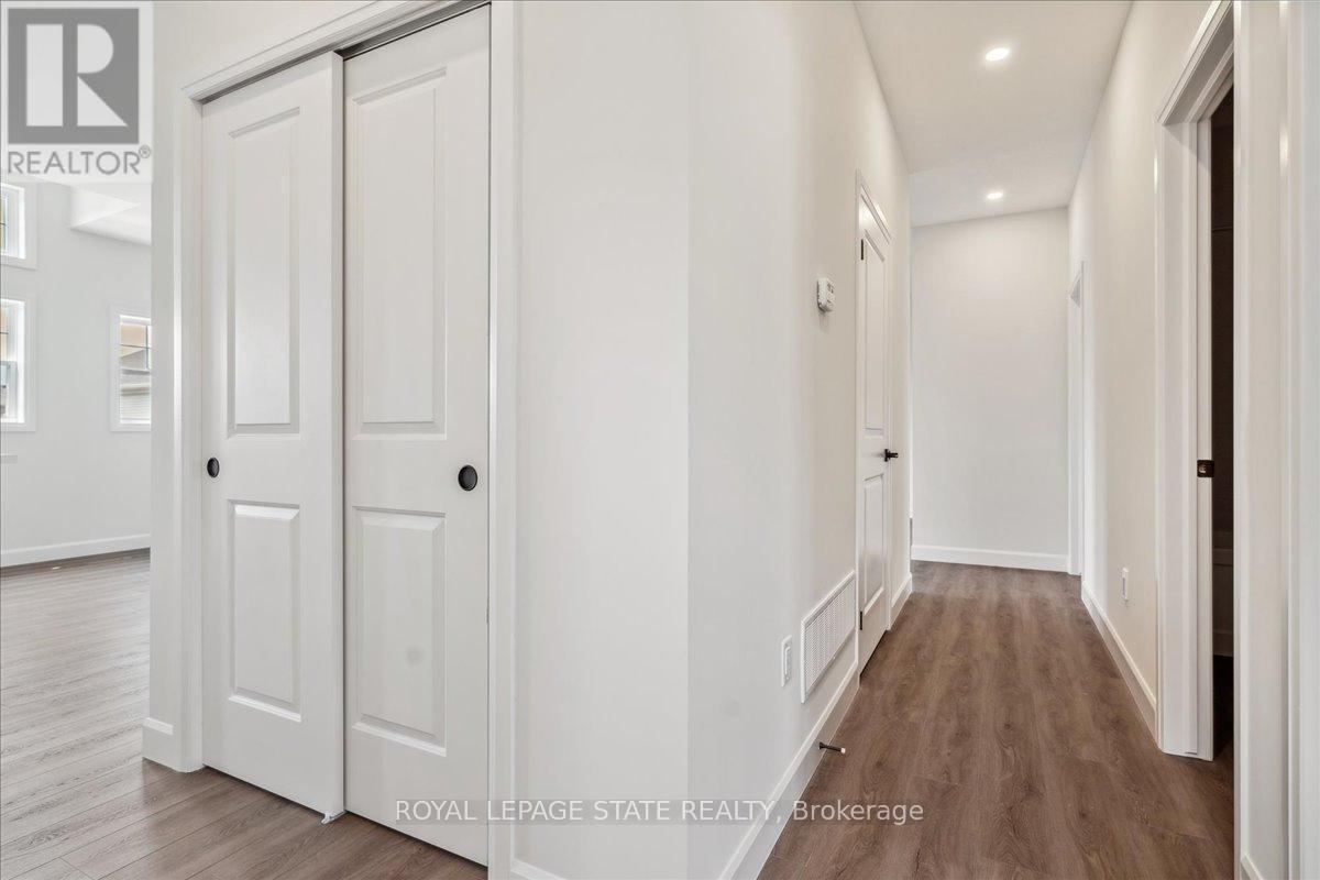 5b Shores Lane, Fort Erie, Ontario  L0S 1B0 - Photo 16 - X12393951