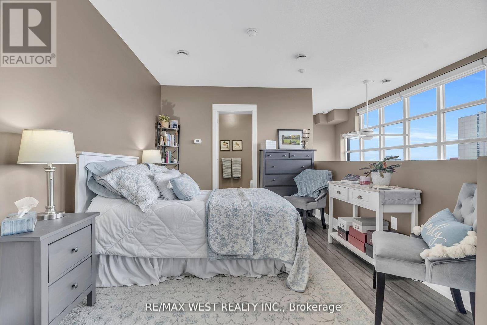 704 - 112 Benton Street, Kitchener, Ontario  N2G 3H6 - Photo 10 - X12394000