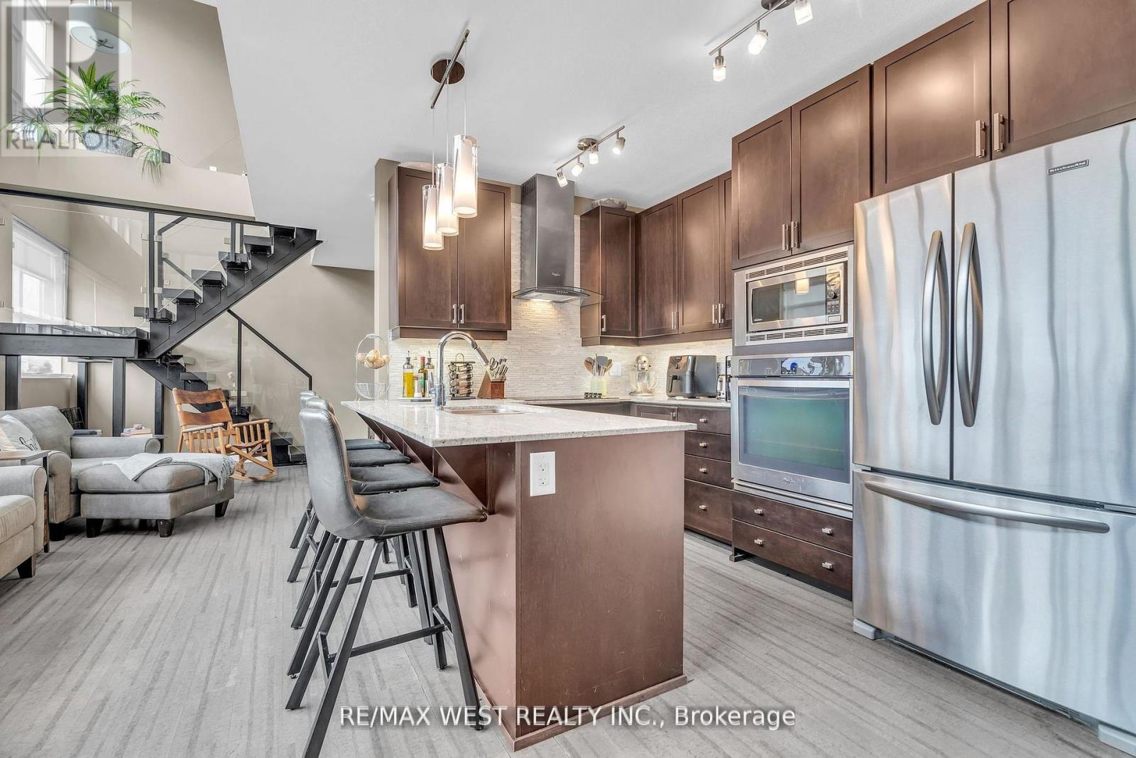 704 - 112 Benton Street, Kitchener, Ontario  N2G 3H6 - Photo 5 - X12394000