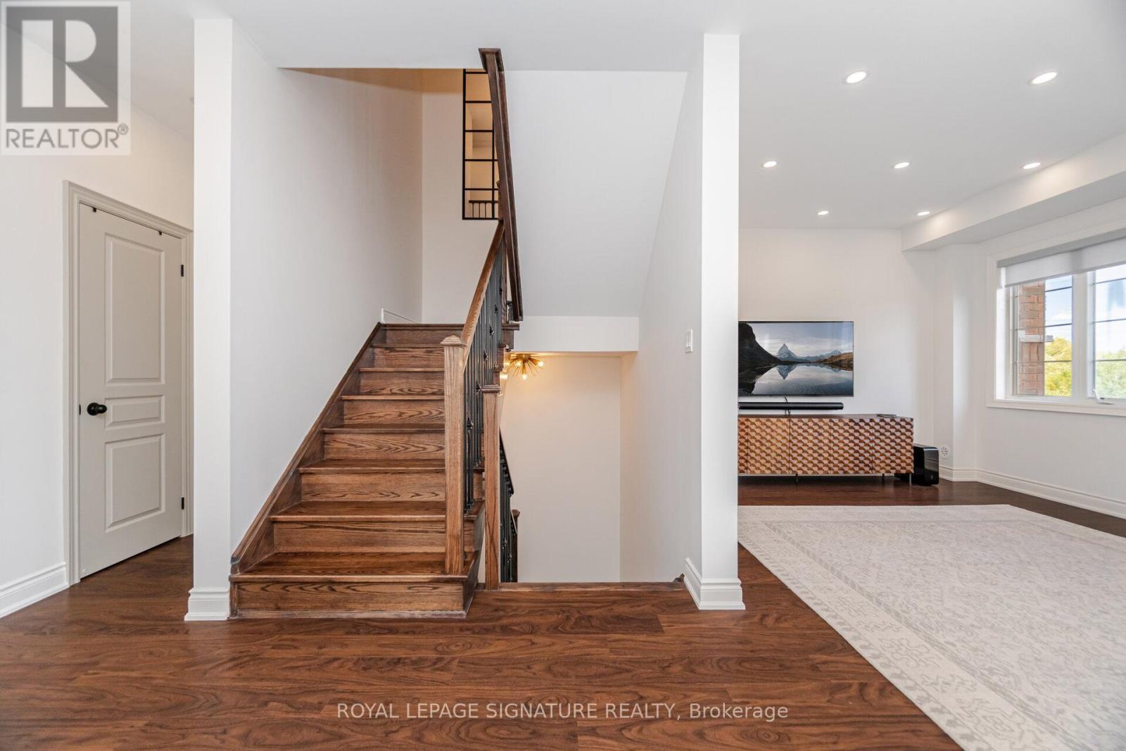 99 Burke Street, Hamilton (Waterdown), Ontario  L8B 0T8 - Photo 16 - X12394076