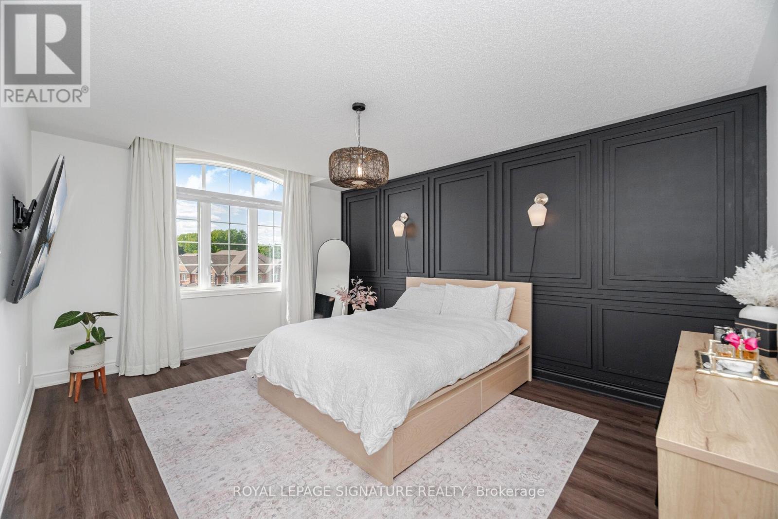 99 Burke Street, Hamilton (Waterdown), Ontario  L8B 0T8 - Photo 17 - X12394076