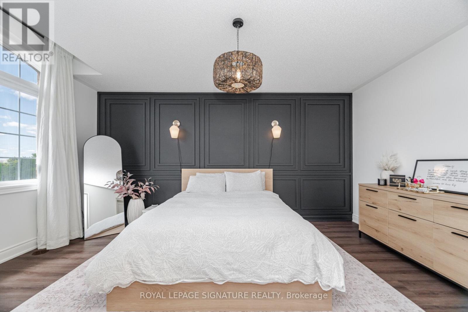 99 Burke Street, Hamilton (Waterdown), Ontario  L8B 0T8 - Photo 18 - X12394076