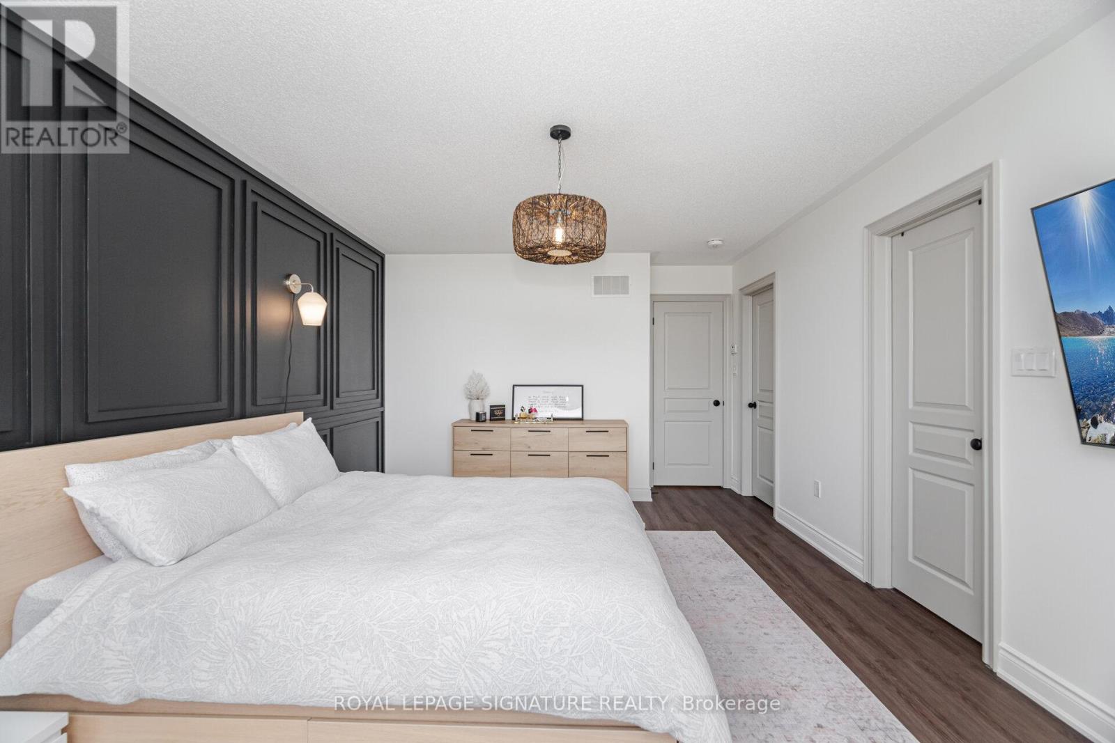 99 Burke Street, Hamilton (Waterdown), Ontario  L8B 0T8 - Photo 19 - X12394076
