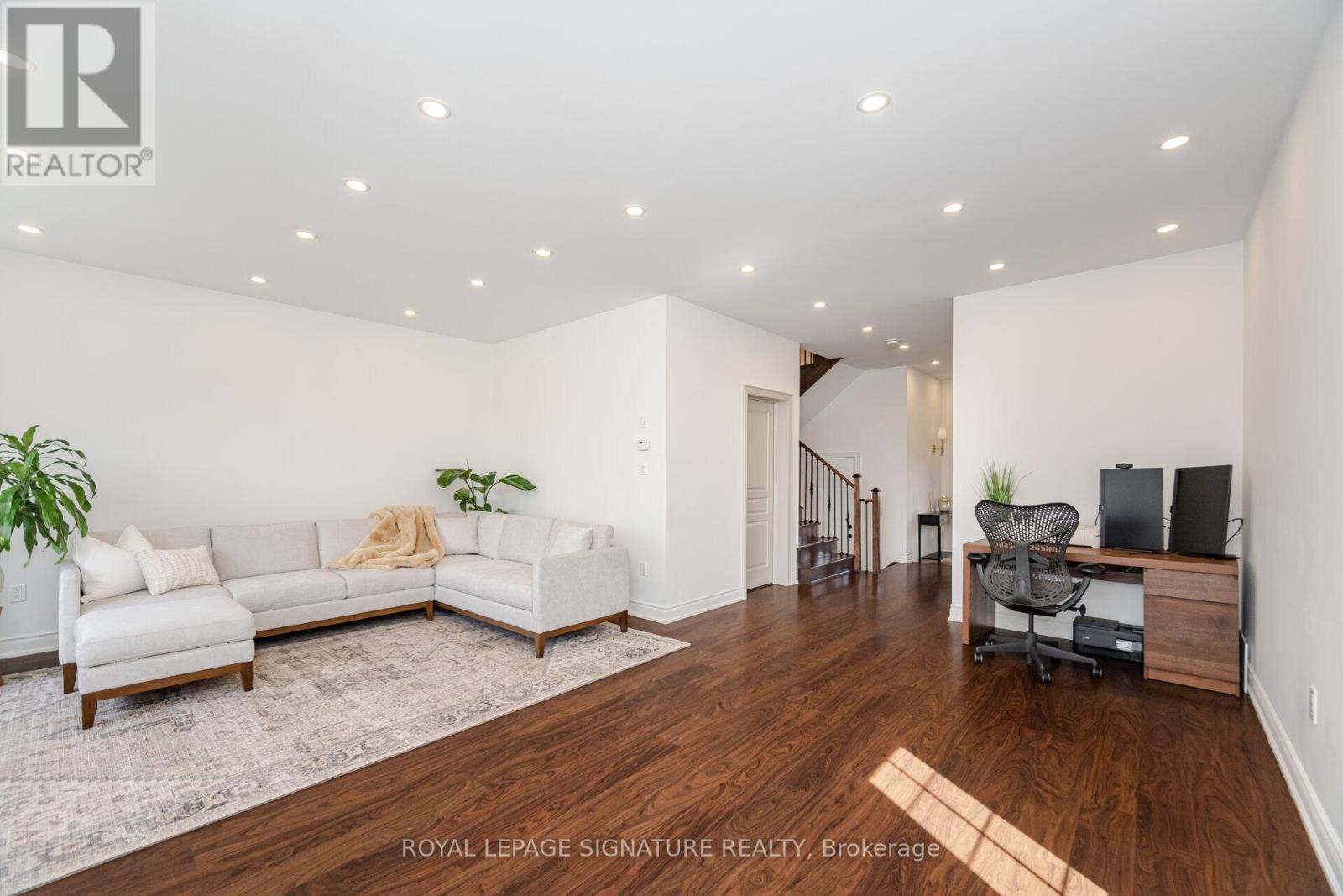 99 Burke Street, Hamilton (Waterdown), Ontario  L8B 0T8 - Photo 2 - X12394076