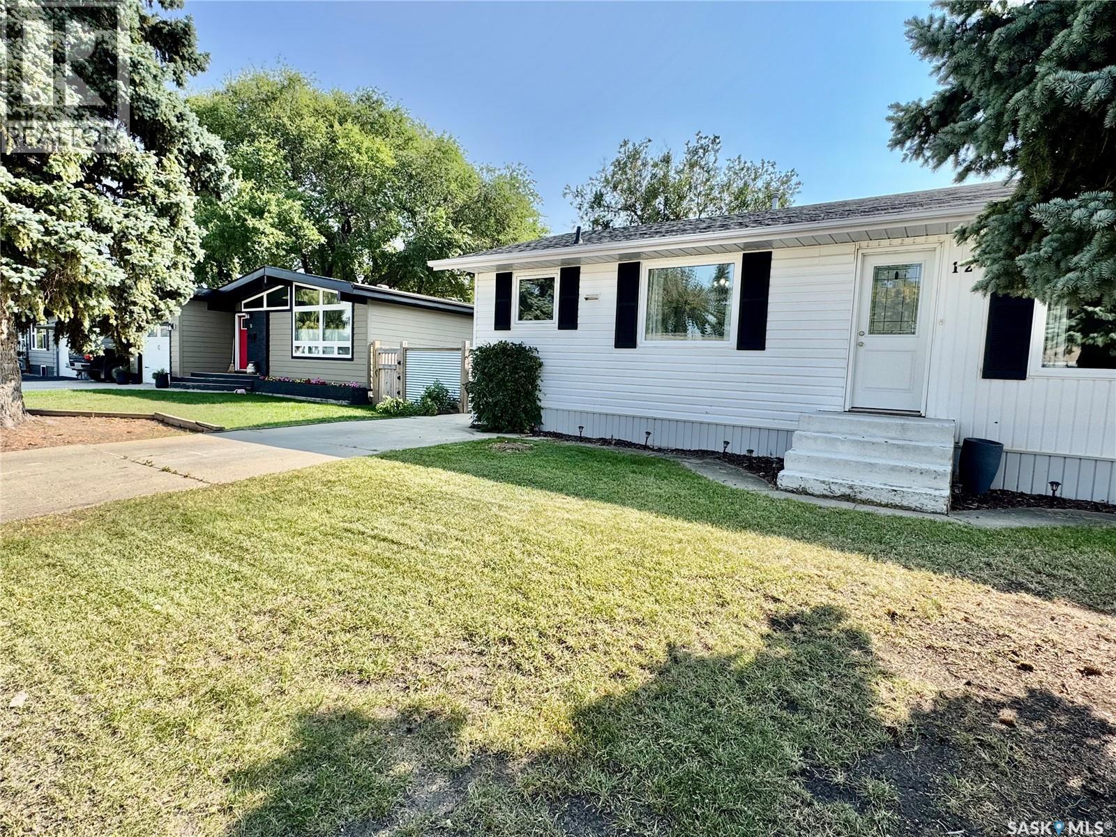 12 King Crescent, Humboldt, Saskatchewan  S0K 2A0 - Photo 32 - SK017885