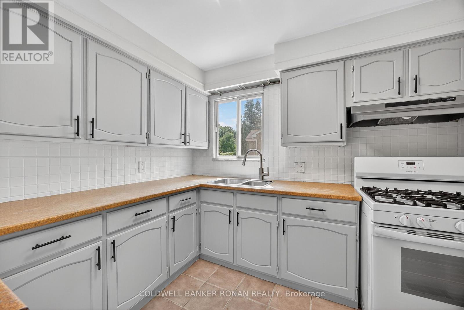 180 Wellington Street E, New Tecumseth, Ontario  L9R 1G5 - Photo 13 - N12393520