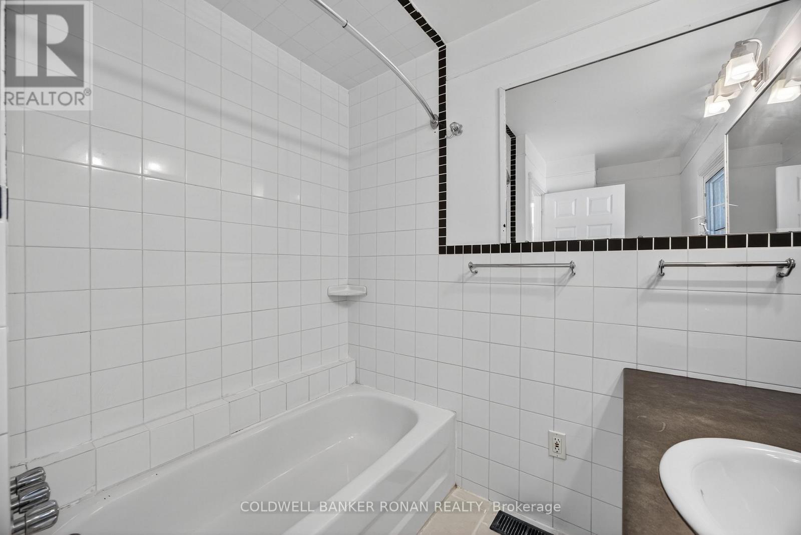 180 Wellington Street E, New Tecumseth, Ontario  L9R 1G5 - Photo 22 - N12393520