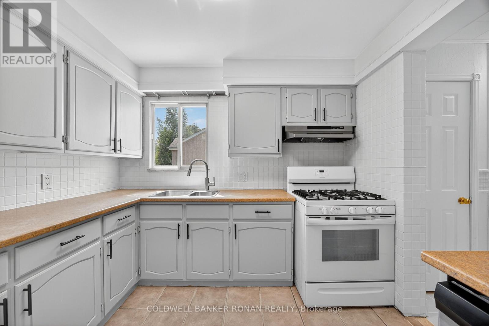 180 Wellington Street E, New Tecumseth, Ontario  L9R 1G5 - Photo 12 - N12393520