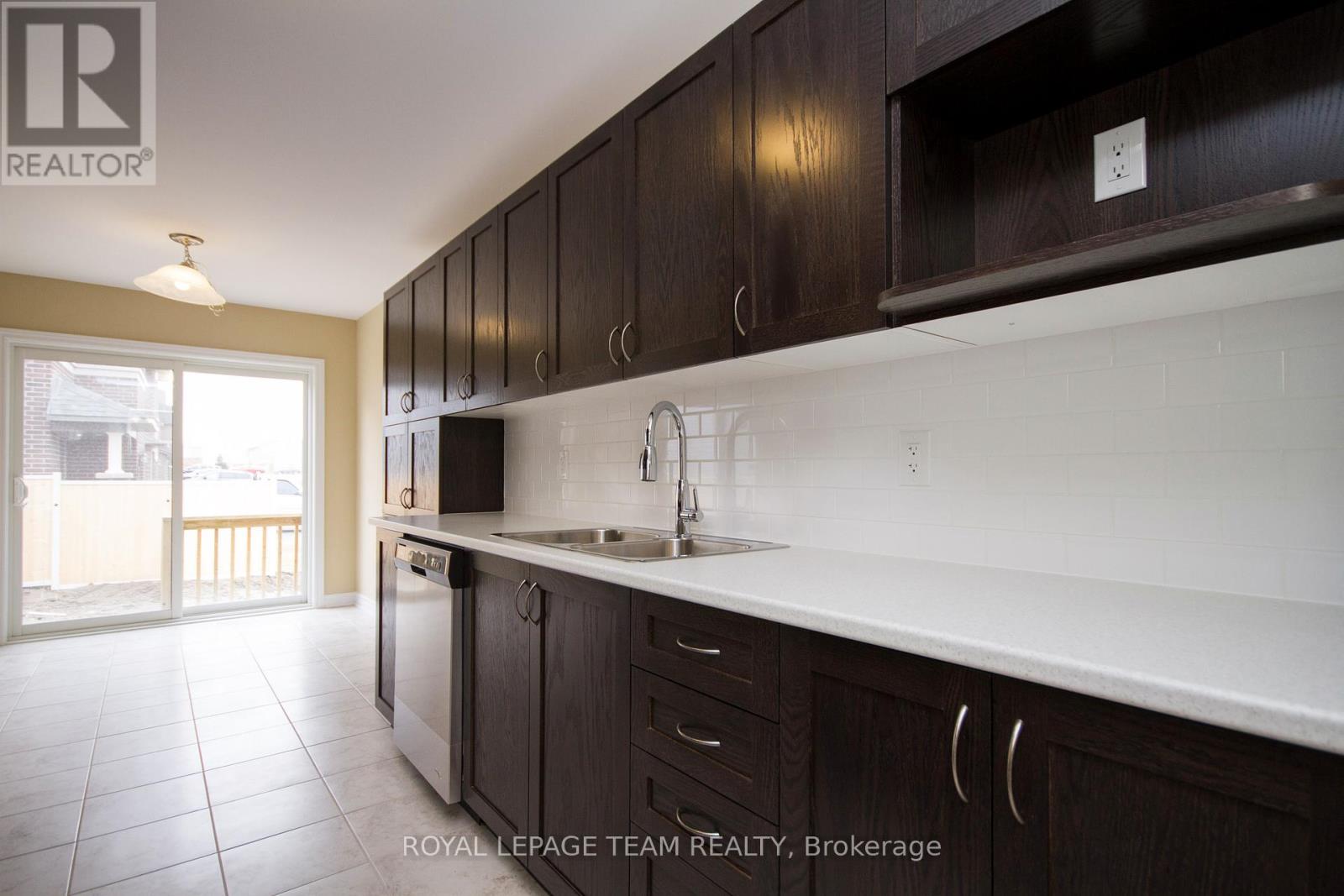 464 Brettonwood Ridge, Ottawa, Ontario  K2T 0K7 - Photo 19 - X12367901